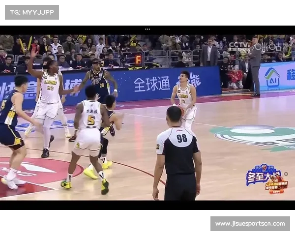 孙铭徽飞踢篮球事件引发热议 CBA官方认定其行为违反体育精神 孙铭徽飞踢篮球事件引发热议 CBA官方认定其行为违反体育精神